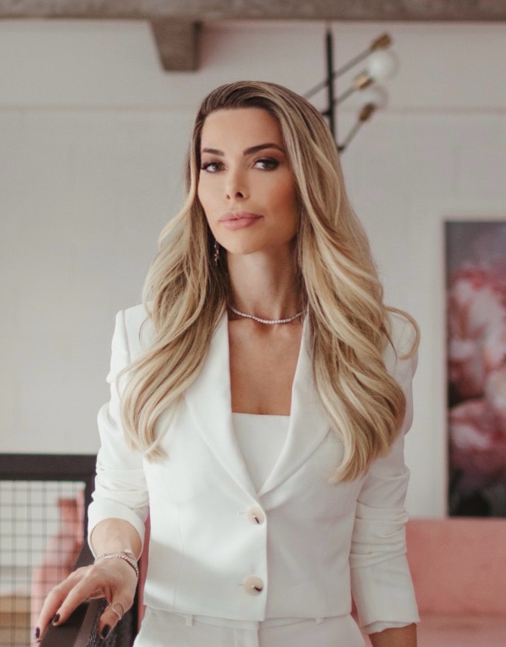 Dra. Miriane Ferreira